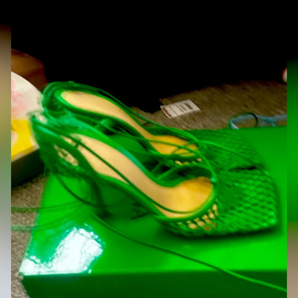 Bottega Veneta Green Bottega Veneta
Women's Stretch Ankle Strap
High Heel Pumps